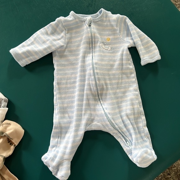 Bundle of 3 onesies. - Picture 6 of 7